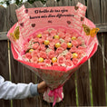 Cargar la imagen en la vista de la galería, Ramo de 50 rosas 🌹 +chocolates