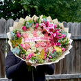 Cargar la imagen en la vista de la galería, Ramo de rosas con lirios 🌸
