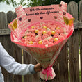 Cargar la imagen en la vista de la galería, Ramo de 50 rosas 🌹 +chocolates