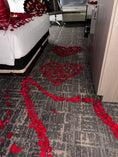 Cargar la imagen en la vista de la galería, Decoración de cuarto 200 rosas 🌹 +globos🎈+velas🕯️+letrero personalizado