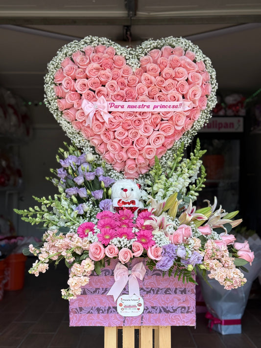 Arreglo de corazón+flores surtidas