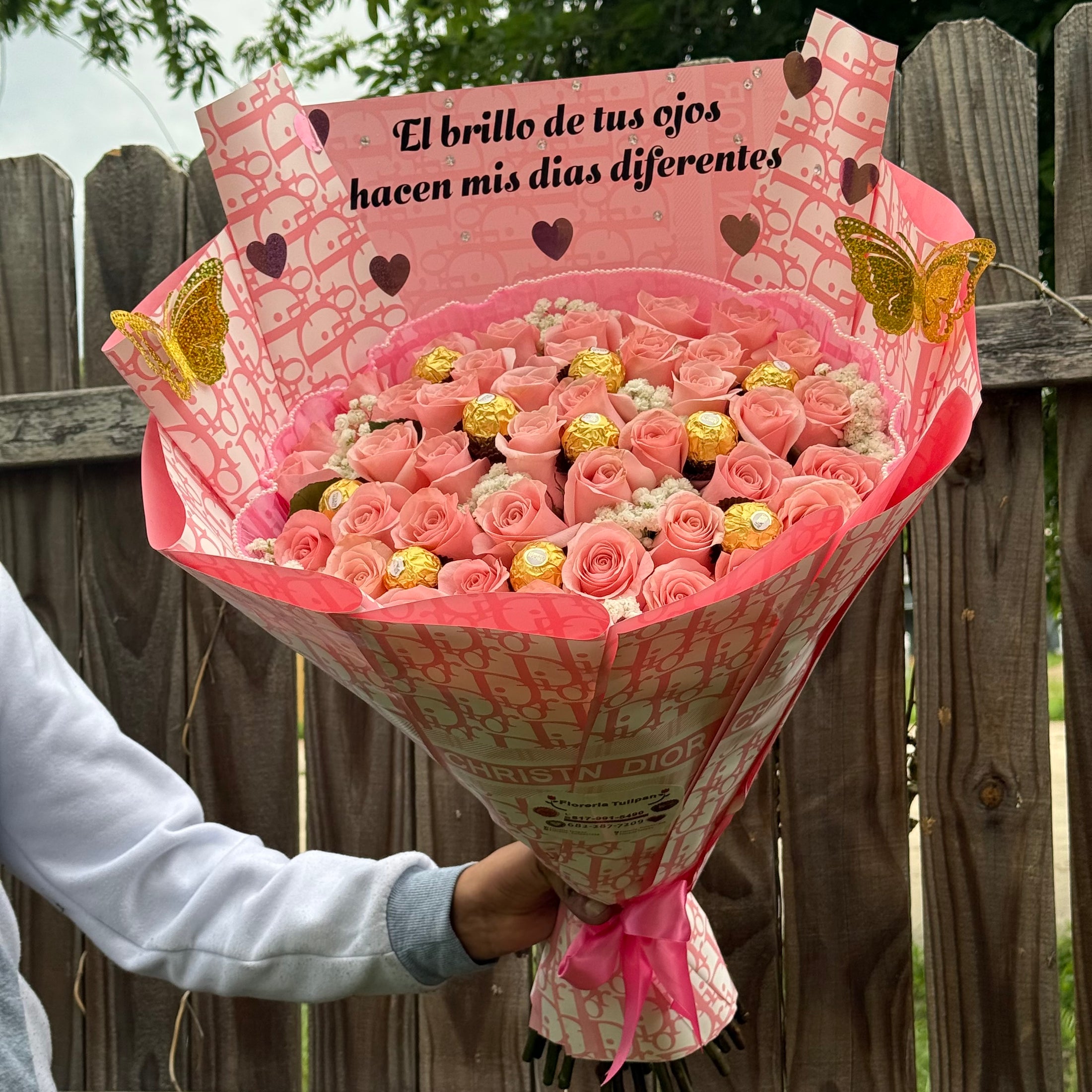 Ramo de 50 rosas 🌹 +chocolates