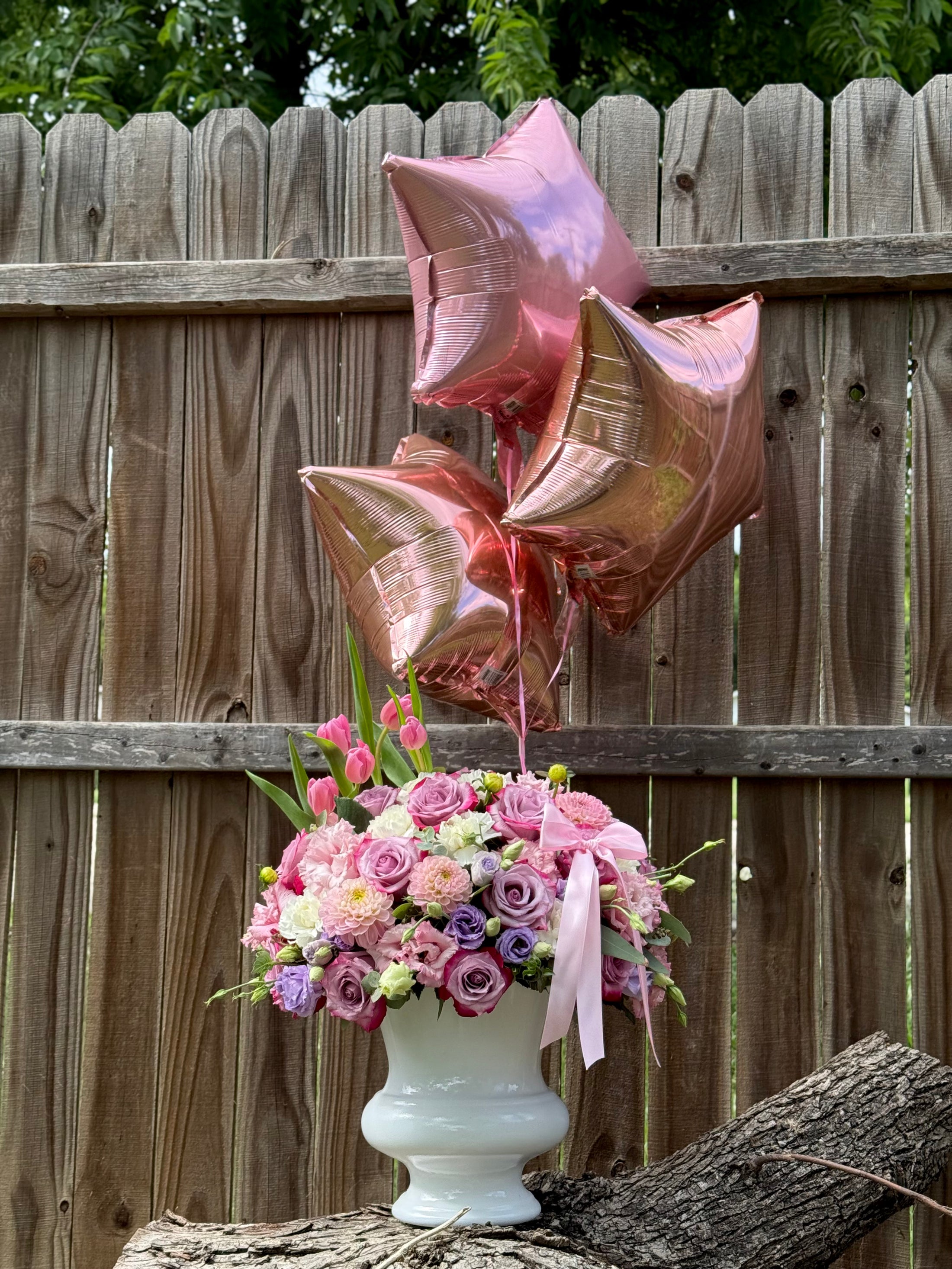 garrón de flores surtidas🌸🌹💕+ globos 🎈