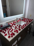 Cargar la imagen en la vista de la galería, Decoración de cuarto 200 rosas 🌹 +globos🎈+velas🕯️+letrero personalizado
