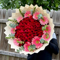 Cargar la imagen en la vista de la galería, Ramo de rosas y gerberas 🌸🌹
