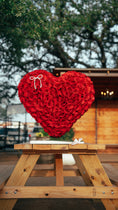 Cargar la imagen en la vista de la galería, Corazón de rosas ❤️🌹
